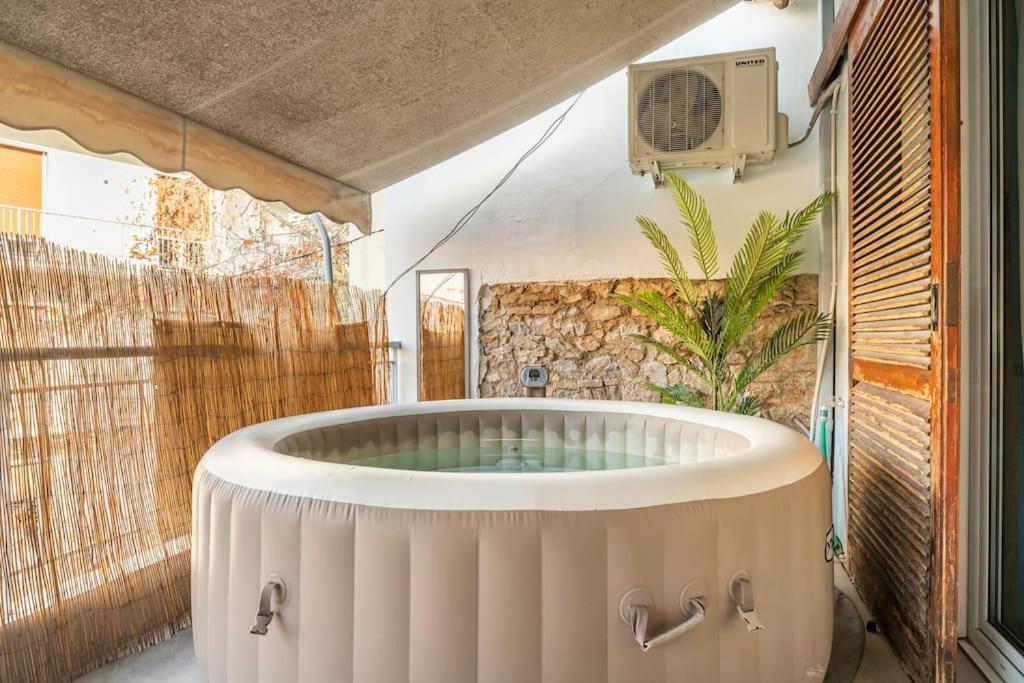 אתונה Openair Hot Tub/Big Balcony/Great Boutique Apt מראה חיצוני תמונה